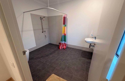 Dudley Park House | Dudley Park Getaway with ensuite in each bedroom!