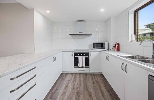 Banksia Beach House | Dunebean Fairway Retreat