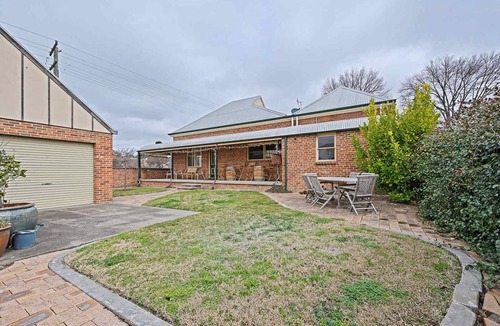 Bathurst House | Dunkley House | 1895 Heritage CBD Stay, Sleeps 10