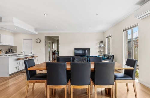 Dunsborough House | Dunsborough Drift ~ Close to Beach Family Escape