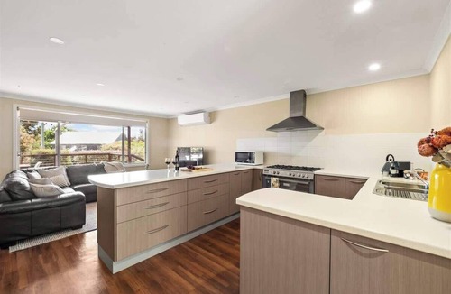 Eagle Bay House | Eagle Bay Beach House - walking distance to beach
