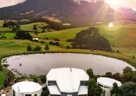 West Kentish Villa | Eagles Nest Retreat