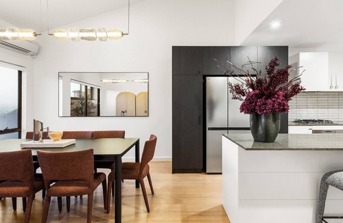 Port Melbourne House | Ease And Grace in Luxe Port Melbourne Townhouse. City Views. Newly renovated.