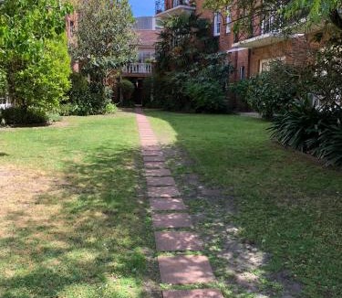 East Melbourne Apartment | East Melbourne City Studio - Amazing Location & Sunny Charm