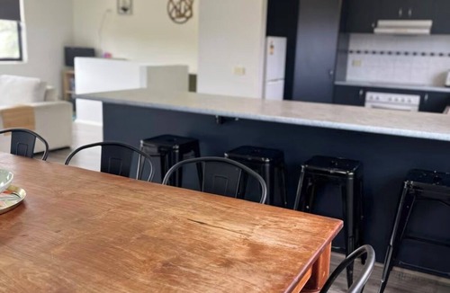 Cape Woolamai House | Easy Family Retreat – Beach, Shops and Cafés all a short walk away