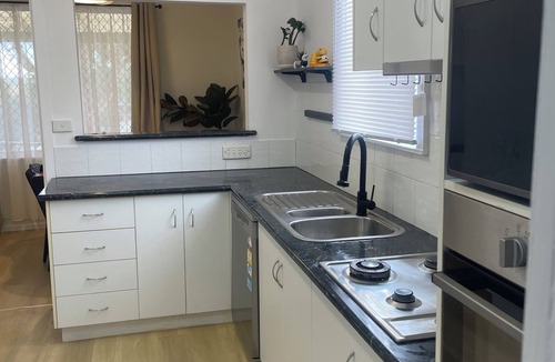 Forest Hill House | Easy wagga stopover-Spacious and comfortable.
