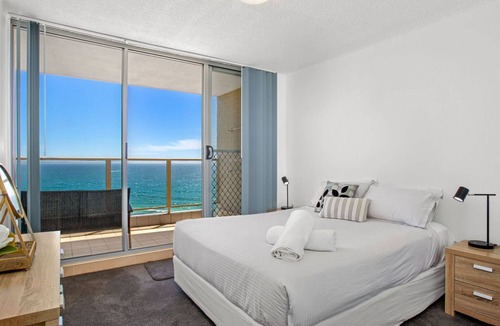 Forster Apartment | Ebbtide 38 - On The Beach!