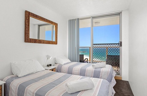 Forster Apartment | Ebbtide 38 - On The Beach!