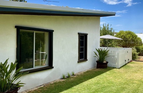 Dunsborough House | EcoLuxe Dunsborough - Gorgeous Central Cottage - with private courtyard.