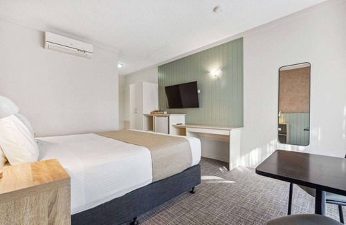 Glenelg Hotel | Econo Lodge Dockside Glenelg