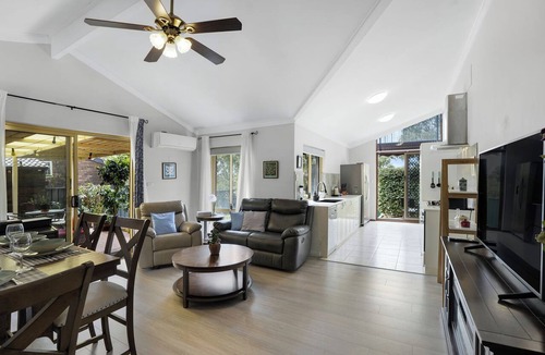 Joondalup House | Edgewater 3BR Home | Near ECU, Golf & Beaches