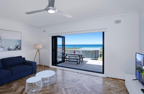 Avoca Beach Apartment | Elanora 3 - Beachfront Unit with Views!