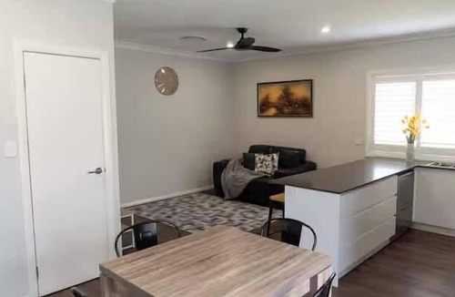 Gledswood Hills House | Elegant 7BR Family Retreat Sleeps 14