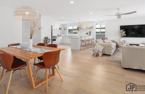Tomakin Apartment | Elegant Beachside Retreat with Luxurious Amenities