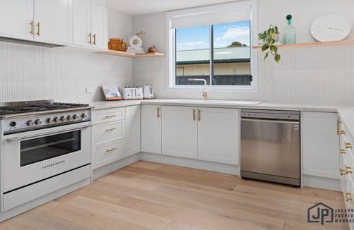 Tomakin Apartment | Elegant Beachside Retreat with Luxurious Amenities