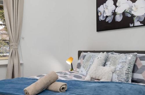 Lidcombe House | Elegant Double Room Lidcombe - Close to Transport & Shops - Shared Bathroom and Amenities