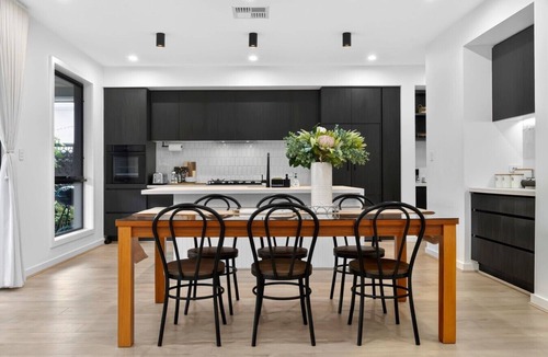 Lightsview House | Elegant Mansion in Lightsview | By Host Solutions