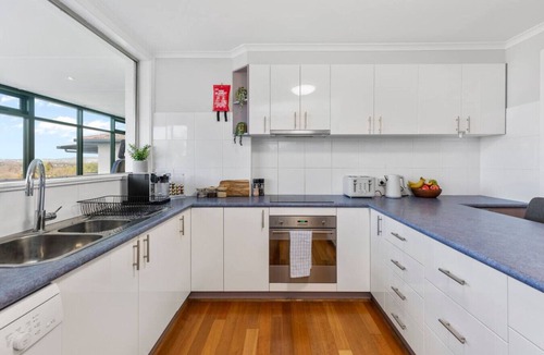 Kooringal House | Elevated Entertainer | Views & Spacious Yard