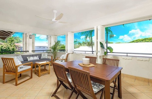 Cairns North Apartment | Elevated Resort-style Terrace near Botanic Gardens