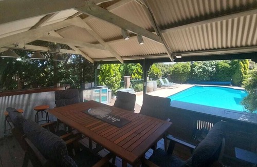 Byford Cottage | Elks Nook Retreat - Luxurious retreat nestled in the Perth Hills.