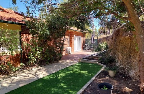 Byford Cottage | Elks Nook Retreat - Luxurious retreat nestled in the Perth Hills.