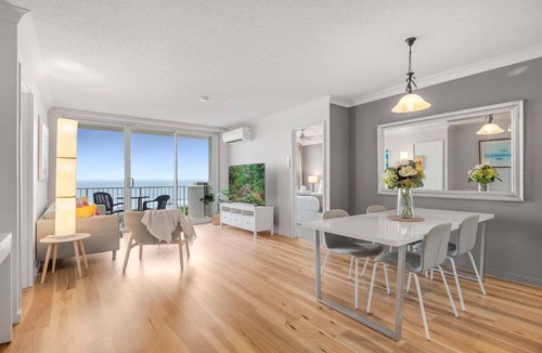 Maroochydore Resort | Elouera Beachside Bliss - Beachfront Apartment