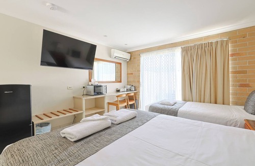 Emerald Hotel | Emerald Central Palms Motel