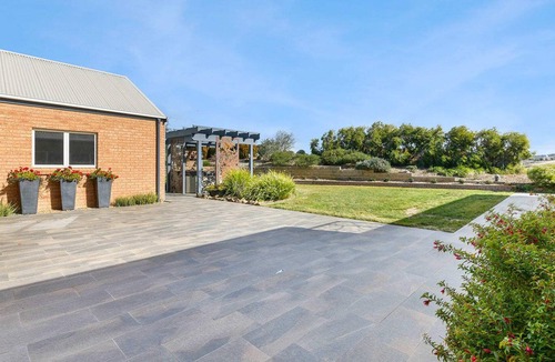 Windera House | Emma's Lane - Large Entertaining Home, Sleeps 8