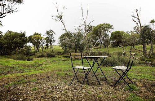 Brookton Cabin | Enchanting Rustic Tiny House with Outdoor Barbecue, Firepit and Abundant Wildlife in Western Australia, Australia