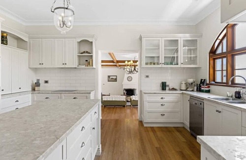Black Hill House | Endless Summer Estate - Family Entertainer