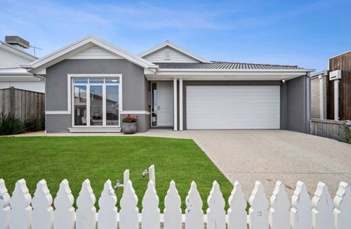 Torquay House | Endless Sunshine and Relaxation – Pet Friendly