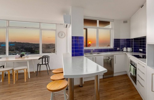 Bondi Apartment | Endless Views by Sydney Dreams + Parking