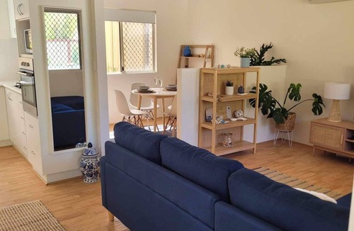 Warnbro Cottage | Enjoy a relaxing stay at this cosy one bedroom granny flat near the sea