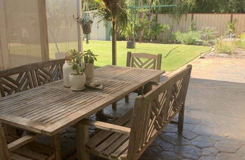 Warnbro Cottage | Enjoy a relaxing stay at this cosy one bedroom granny flat near the sea