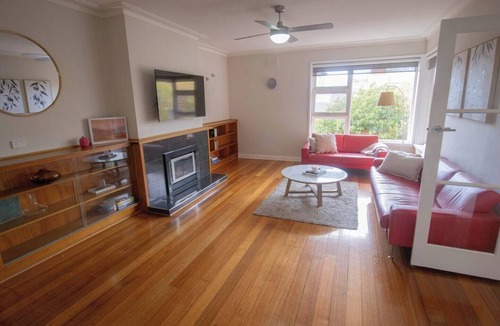Lake Wendouree Apartment | Enjoy a stylish and comfortable stay in this beautifully presented, centrally located apartment—perfect for families, professionals, or weekend getaways.