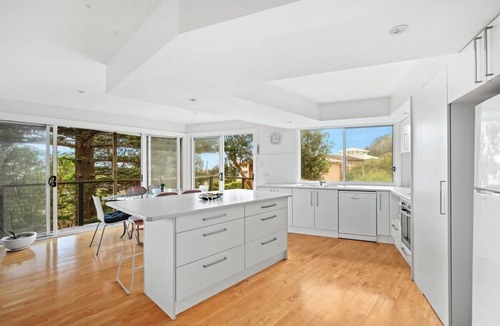 Forresters Beach House | Enjoy Seabreezing Deck with Sunrise & Sunset