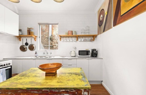 Enmore Apartment | Enmore Lane A Central Eclectic Artist Escape
