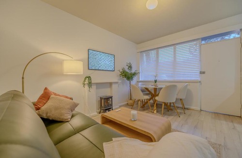 Elwood Apartment | Entire Apartment Prime Elwood Location