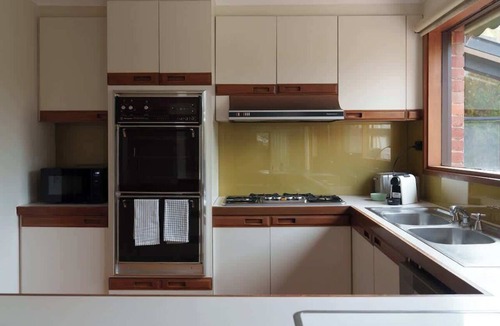 Surrey Hills House | Entire Cozy 4 Bedroom House Surrey Hills