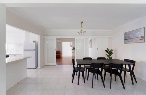 Mount Waverley House | Entire Cozy 4BR with 2 Ensuites House Villa Mt Wayverley