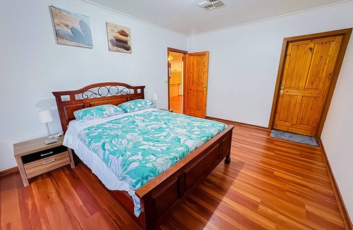 Beveridge House | Entire Home in Beveridge 10 guests, 4 bedrooms-7beds and 2baths