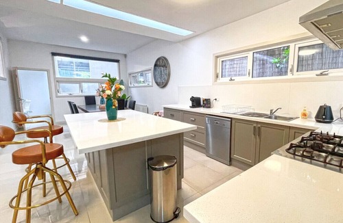 Canterbury Villa | Epic Grand Villa in Canterbury 7 BR Big Group