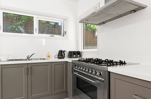 Canterbury Villa | Epic Grand Villa in Canterbury 7 BR Big Group