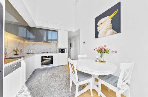 Epping Apartment | Epping Sunlit Luxury Loft - 2Beds & High Ceilings