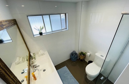 North Wollongong Apartment | Escape and relax at a lovely 2 bedroom unit, just 200m to beautiful North Beach!