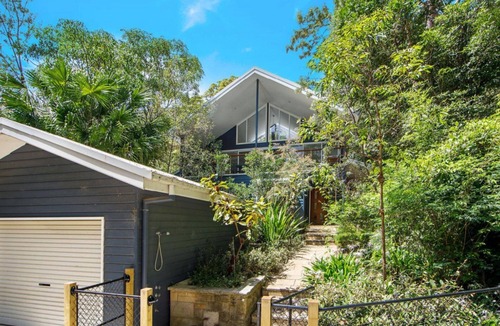 Pearl Beach House | Escape on Crystal by HolidayCo.
