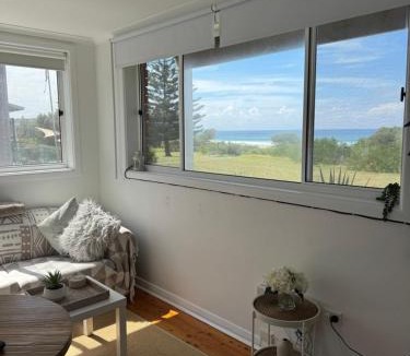 Kiama Downs Apartment | Escape to Jones Beach Kiama - Beachfront unit with direct beach access & views
