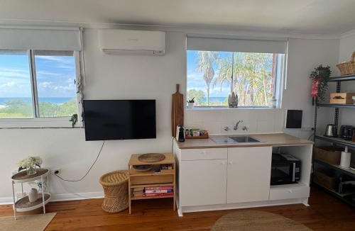 Kiama Downs Apartment | Escape to Jones Beach Kiama - Beachfront unit with direct beach access & views