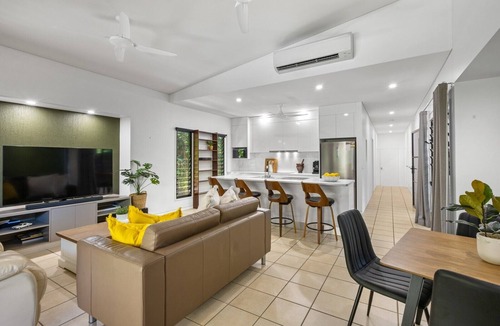 Port Douglas Villa | Escape to Paradise Villa 1. Walking Distance to 4 Mile Beach. Heated Pool.
