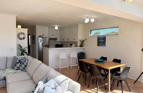 Torquay Apartment | Esplanade Elegance: 2 BR, 1.5 BA Apartment in Torquay, Sleeps 5